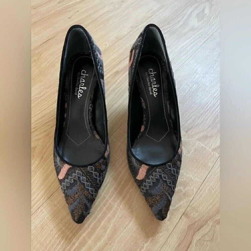 Charles David Addie Maxx Aztec Pumps Stiletto Heels Size 6
